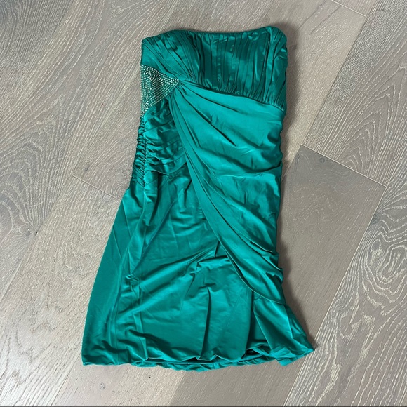 Dresses & Skirts - Green Mini Dress